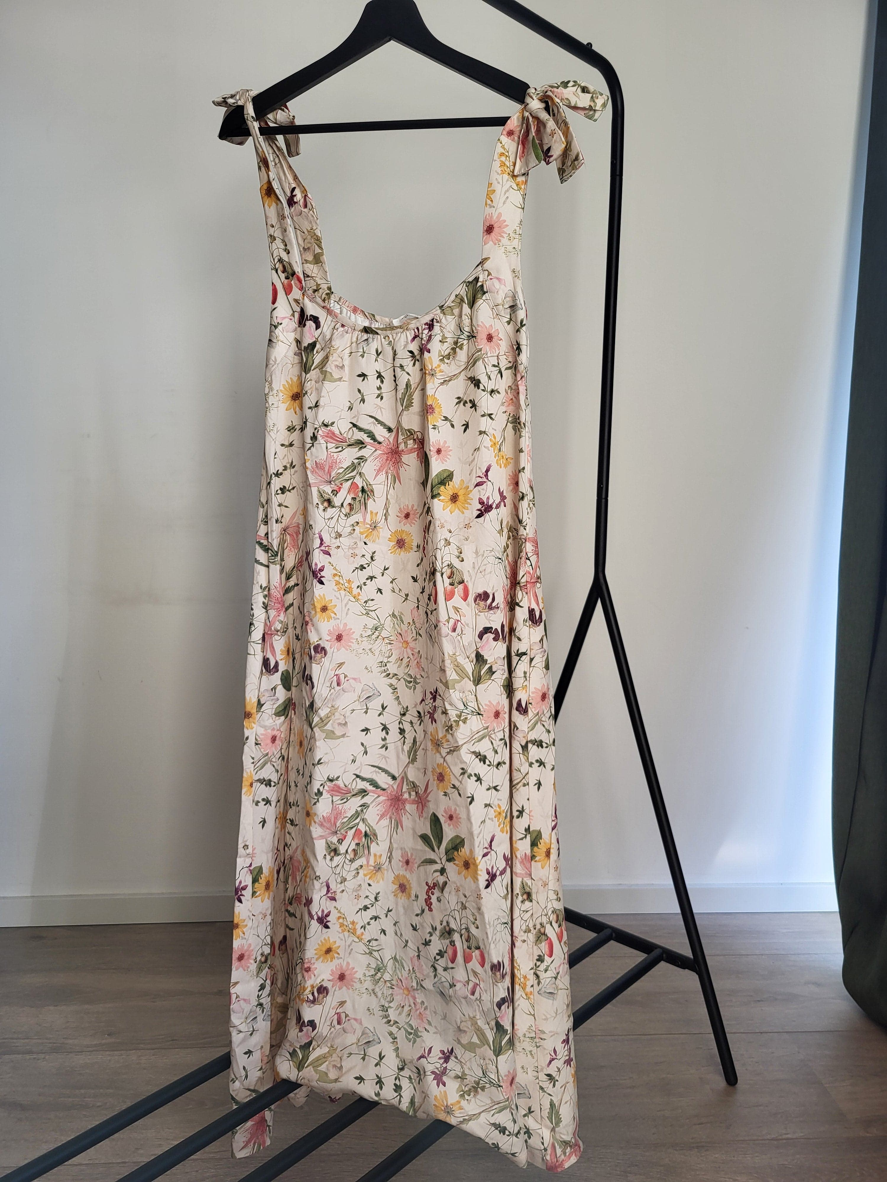 Coral-Paige Tencel Dress in Floral Print Size XS Preloved
