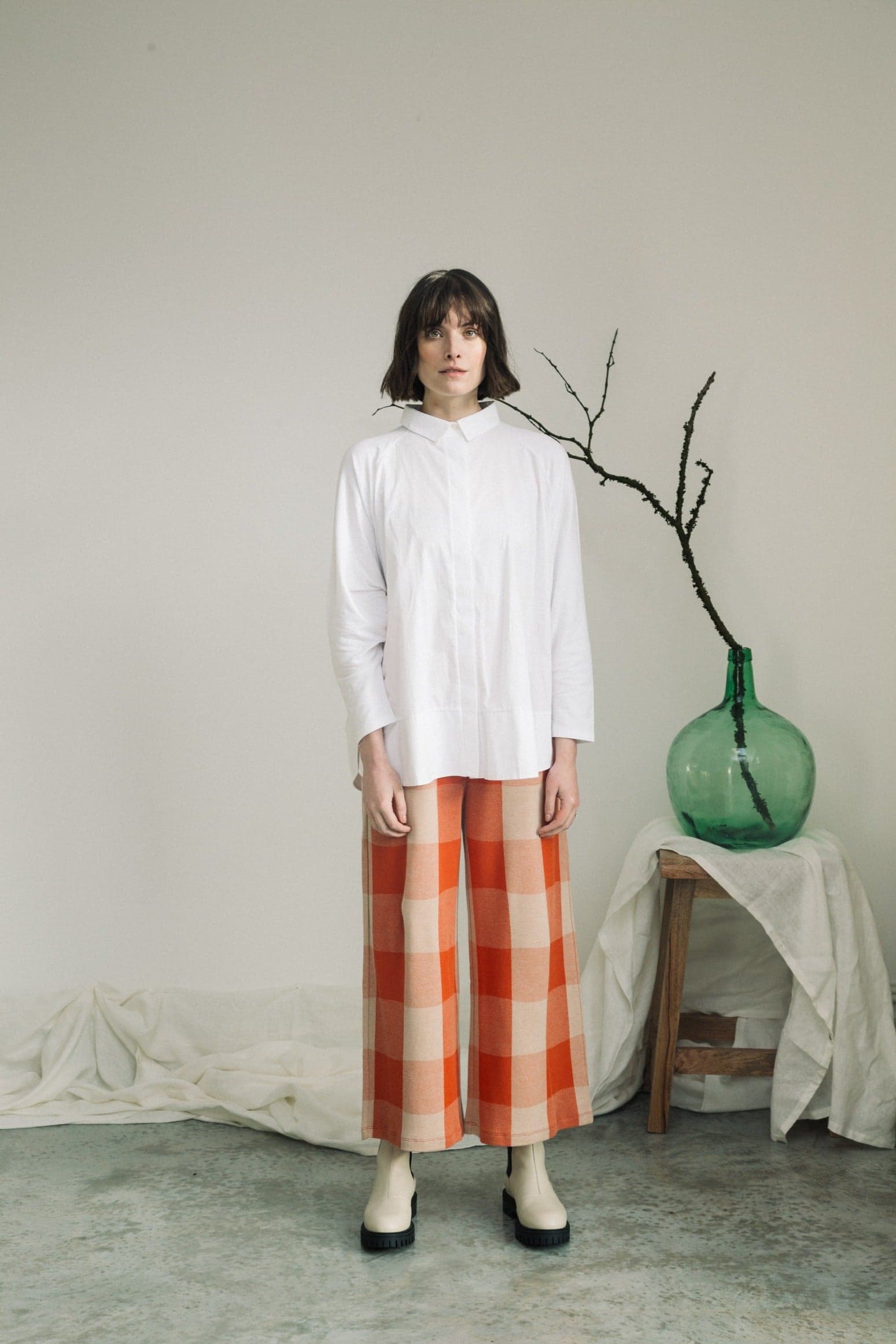 Thorne-Cay Organic Cotton Knitted Check Trouser in Brick and Sand