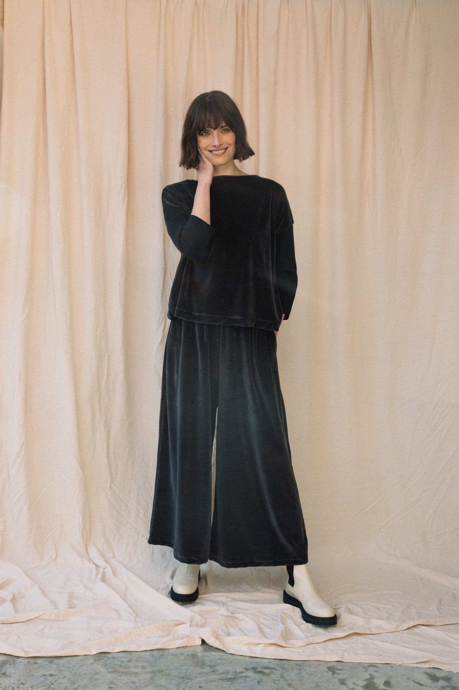 Odette Organic Cotton Velour Trouser in Charcoal