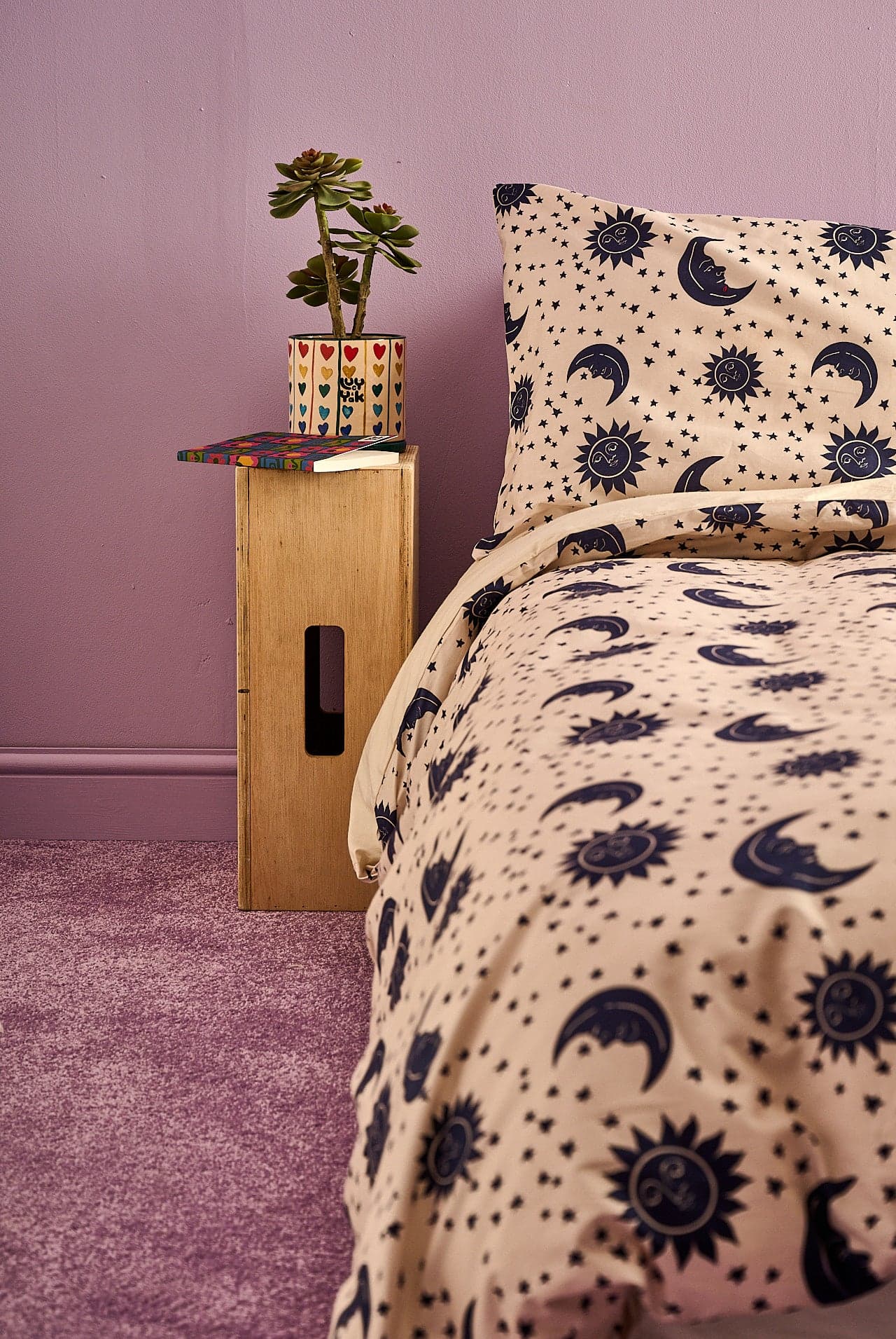 Yolanda - Soft Cotton Bed Sheets in Navy & Ecru Celestial Print